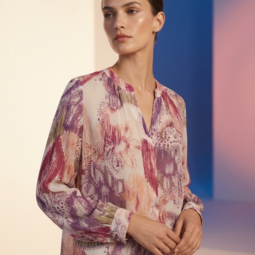 Chicos Size M Woven Printed Split-Neck Blouse in Multi Pink